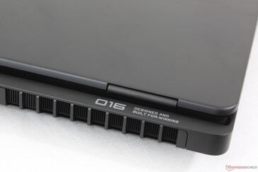 Le design de l'arrière est plus petit et moins agressif que sur le dernier Legion Pro 7i 16 G10