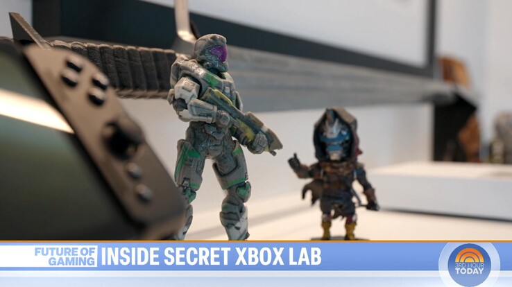 La console de poche Xbox montrée dans le laboratoire Xbox pendant l'interview de NBC Today (Source de l'image : capture d'écran, NBC Today)